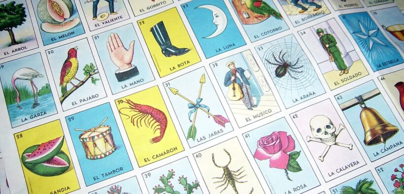 Cartas tradicionales de lotería mexicana, imagen contextual de la obra teatral