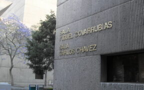 Exterior de la Sala Miguel Covarrubias y la Sala Carlos Chávez en Ciudad Universitaria