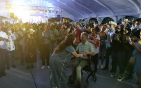Pareja bailando música tradicional durante una edición de Son para Milo