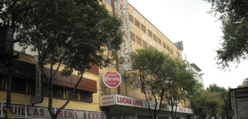 Exterior de la Arena México en la colonia Doctores