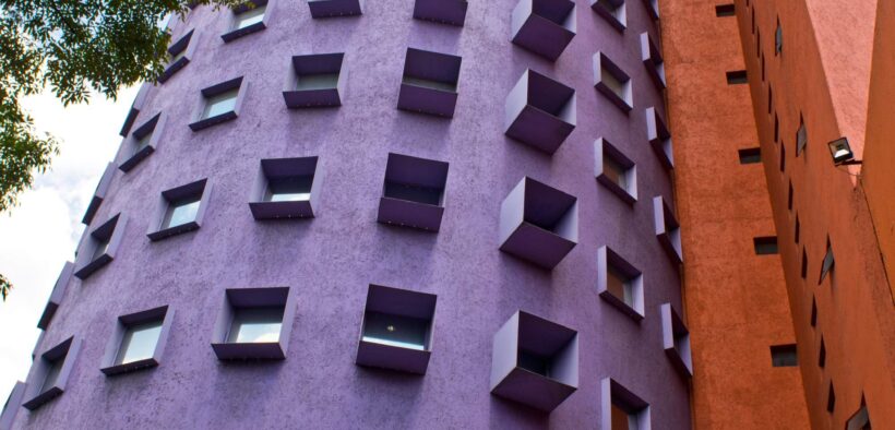 Torre de Investigación y Dirección del Centro Nacional de las Artes, vista desde el exterior.