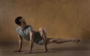 Intérprete del Festival Cuerpo al Descubierto en una imagen promocional de danza contemporánea