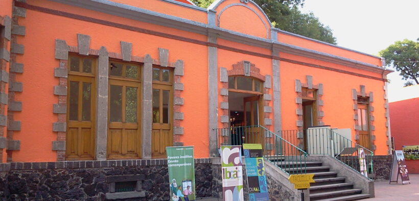 Entrada del Museo Nacional de Culturas Populares en avenida Hidalgo, Coyoacán.