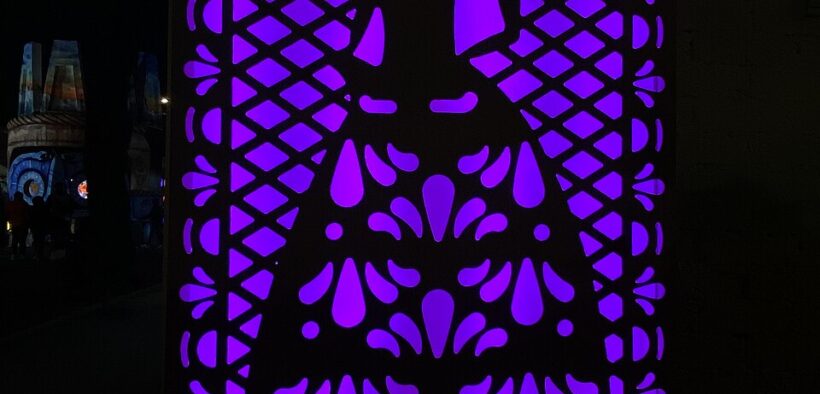 Papel picado de Día de Muertos en una fotografía documental de 2024