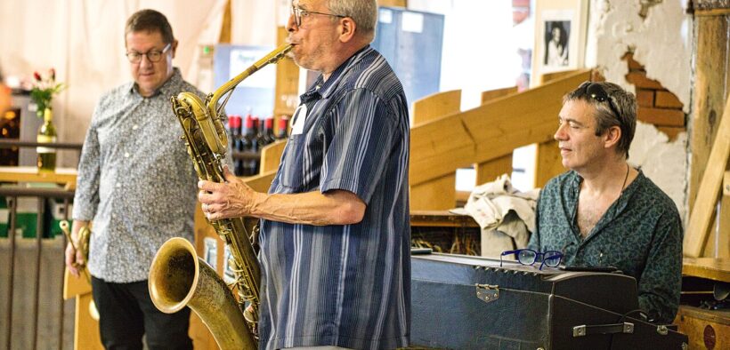 Gary Smulyan tocando saxofón barítono con Dameronia’s Legacy All Stars en 2022