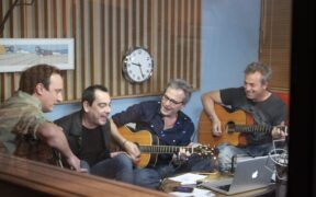 Integrantes de Hombres G cantan en un estudio, en una fotografía de abril de 2011.