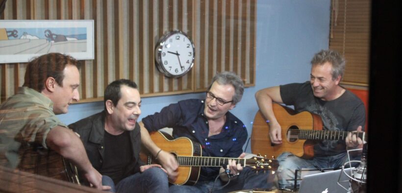 Integrantes de Hombres G cantan en un estudio, en una fotografía de abril de 2011.