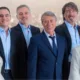 José María Napoleón junto a los integrantes de Mocedades en la imagen oficial de Vives Tú Sinfónico