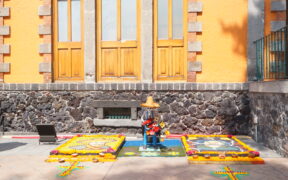 Patio y fachada del Museo Nacional de Culturas Populares en Coyoacán.