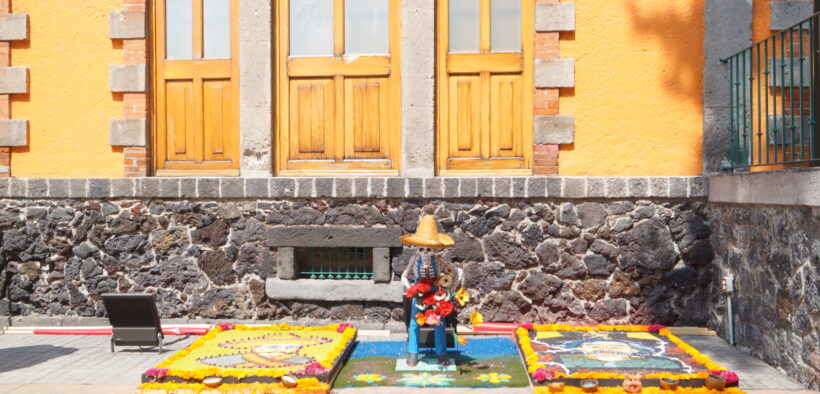 Patio y fachada del Museo Nacional de Culturas Populares en Coyoacán.
