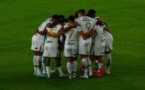 Jugadores de Pumas reunidos antes de enfrentar a Atlanta United en la Leagues Cup, el 2 de agosto de 2025. Foto de archivo: no corresponde al encuentro con Tigres de 2026 ni confirma su alineación.