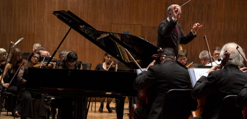 Orquesta Filarmónica de la Ciudad de México durante un concierto en la Sala Silvestre Revueltas