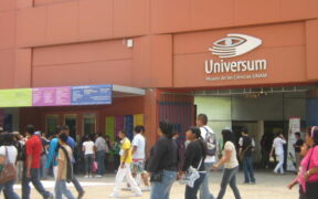 Entrada principal de Universum Museo de las Ciencias de la UNAM