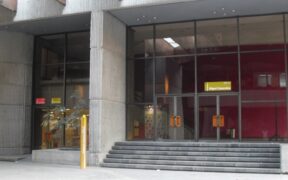 Exterior de las salas Miguel Covarrubias y Carlos Chávez en el Centro Cultural Universitario