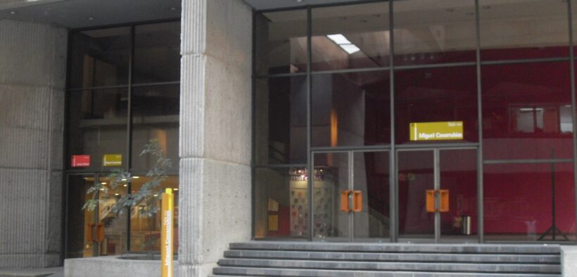 Exterior de las salas Miguel Covarrubias y Carlos Chávez en el Centro Cultural Universitario