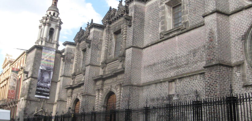 Fachada de Ex Teresa Arte Actual en el Centro Histórico, fotografía de archivo de septiembre de 2008; no muestra la exposición de Richard Moszka.