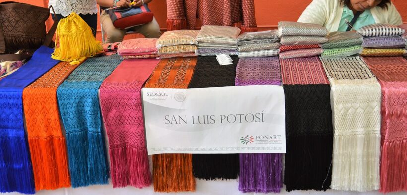 Rebozos de San Luis Potosí en el Museo Nacional de Culturas Populares de Coyoacán durante el Día del Artesano de 2017.