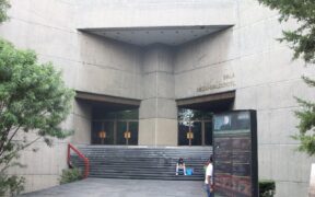 Entrada de la Sala Nezahualcóyotl de la UNAM; fotografía de archivo, no del concierto de octubre de 2026.