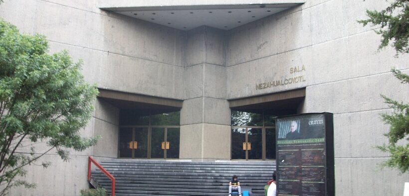 Entrada de la Sala Nezahualcóyotl de la UNAM; fotografía de archivo, no del concierto de octubre de 2026.