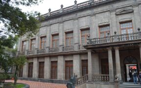 Fachada del Museo Nacional de San Carlos, en la colonia Tabacalera; fotografía de archivo de 2013.