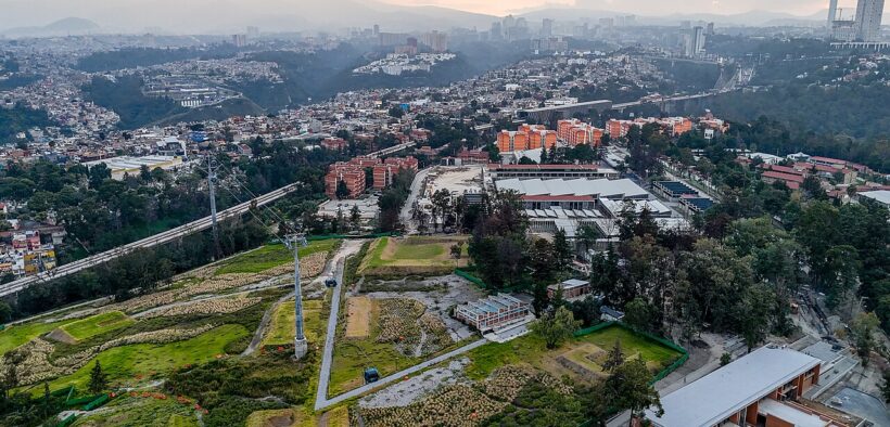 Panorámica de instalaciones culturales de la Cuarta Sección del Bosque de Chapultepec en 2024; no muestra una carrera.