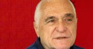 John Giorno durante una conferencia en Tampere en 2010; retrato de archivo del poeta, no del montaje actual.