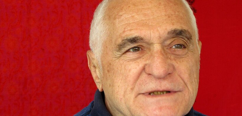 John Giorno durante una conferencia en Tampere en 2010; retrato de archivo del poeta, no del montaje actual.