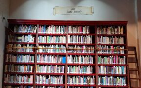 Libros de la Biblioteca de la Gastronomía Mexicana de Fundación Herdez, fotografiados en 2025.