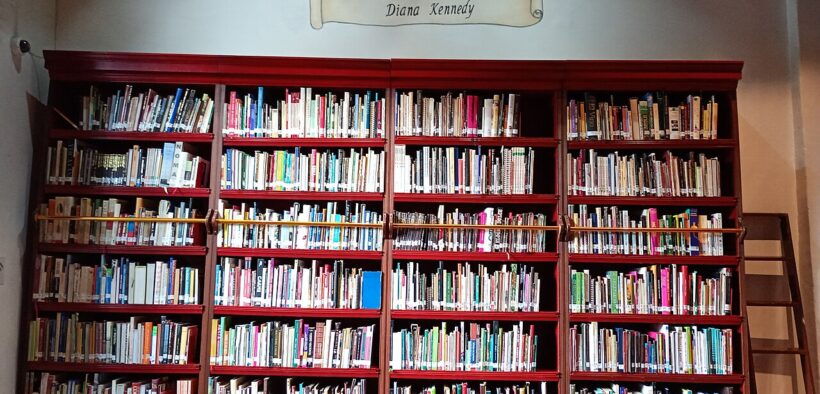 Libros de la Biblioteca de la Gastronomía Mexicana de Fundación Herdez, fotografiados en 2025.