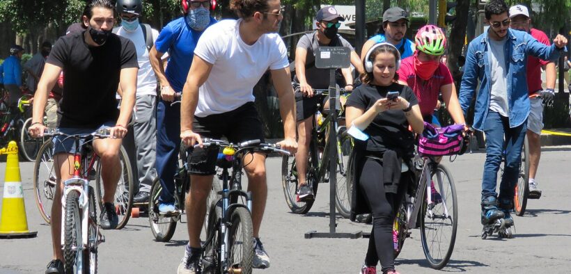Ciclistas del programa Muévete en Bici recorren Paseo de la Reforma