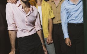 The Vaccines durante una presentación en vivo
